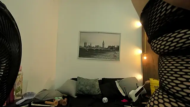 Cheryl JONES online show from June 22, 4:20 am