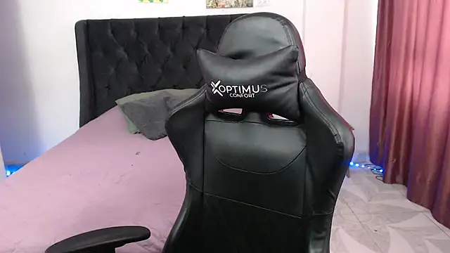 Fleurmeyer79 online show from October 31, 2:54 pm