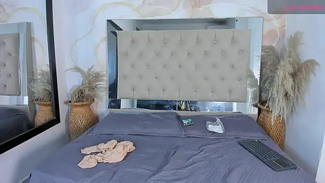 Snapshot of ainaah_ chatting on October 22, 11:59 am ainaah online show from October 22, 11:59 am