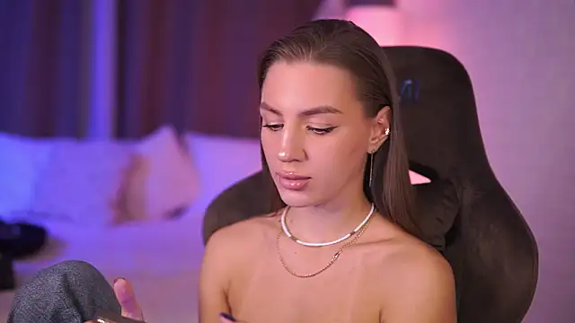 MaryHillty online show from November 5, 5:07 pm