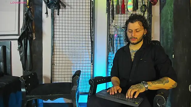 Twisted Fantasy online show from October 7, 3:33 am