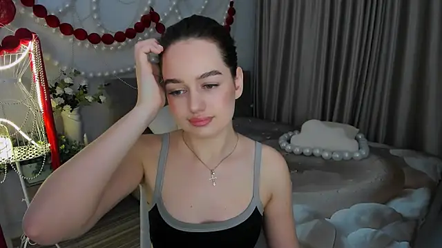 MiracleCurly online show from February 12, 7:37 pm