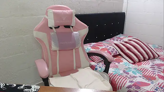 jade04 roberts online show from October 6, 10:03 pm