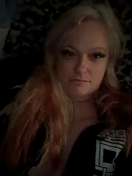 Snapshot of Cumslutsnowbunnie69 chatting on September 19, 3:38 am Cumslutsnowbunnie69 online show from September 19, 3:38 am