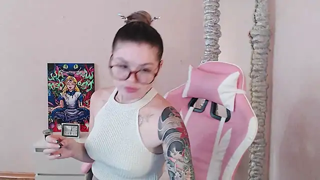 Snapshot of miaacatt chatting on October 3, 9:58 am miaacatt online show from October 3, 9:58 am