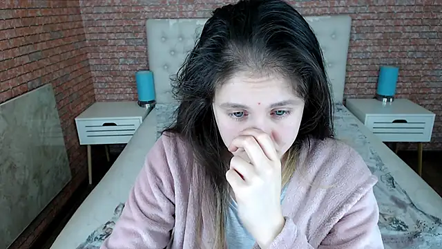 Holliy Cooper online show from November 28, 3:04 pm