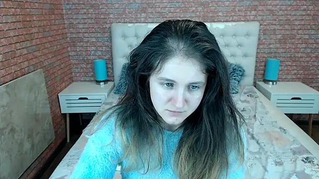 Holliy Cooper online show from October 25, 8:11 am