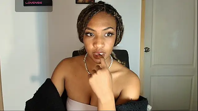 im alivys  online show from July 11, 12:21 am