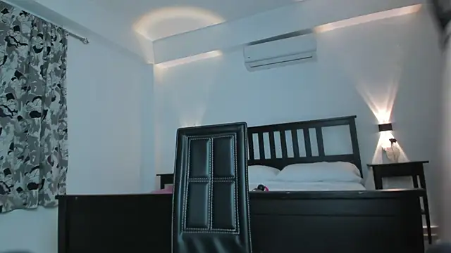 Snapshot of eileen_pinkman chatting on September 27, 10:17 pm eileen pinkman online show from September 27, 10:17 pm
