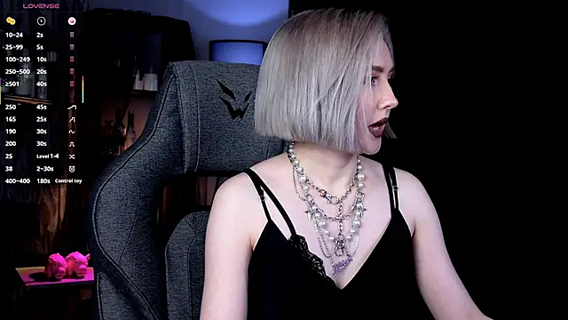 ReiYosimoto online show from February 2, 7:24 pm