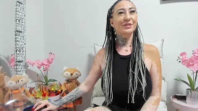 Rayanablackandwhite online show from September 25, 8:06 pm