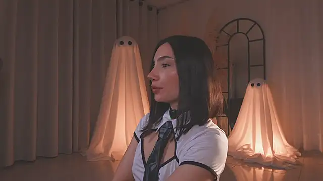 AmyArmstrong online show from October 13, 1:30 am